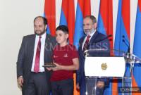 أرمينيا بلد ديمقراطي،بلد لمواطنين حرين وفخورون-باشينيان يكافئ الطلاب الأرمن المتمزين بمسابقات دولية-