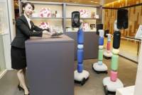 В Японии открылся первый в мире магазин, где покупки совершаются управляемым 
роботом