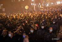 الشرطة الأرمينية تفيد باعتقال 15 من المحتجين كانوا يطالبون بإستقالة رئيس الوزراء نيكول باشينيان 