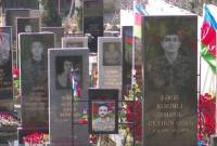 السلطات الأذرية تنقل مقابر جنودها القتلى بحرب آرتساخ من المستنقعات إلى غير مقابر تحت ضغط 
الأهالي