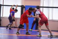 Молодые борцы греко-римского стиля начинают борьбу на чемпионате Европы

