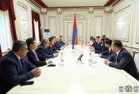 رئيس البرلمان الأرميني آرارات ميرزويان يستقبل أعضاء بعثة المراقبة التابعة للجمعية البرلمانية لمنظمة 
معاهدة الأمن الجماعي