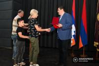 Artsakh Cumhurbaşkanı, 44 gün savaşında görev yapan asker ve gönüllüleri ödüllendirdi