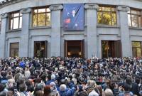 Hundreds of mourners give final ovation to Hayko in Yerevan 