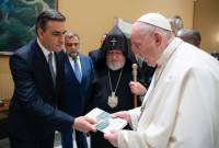 Ermenistan Ombudsmanı, Papa Franciscus’a Ermeni esirlere karşı Azerbaycan'ın uyguladığı 
işkence hakkında bilgi verdi
