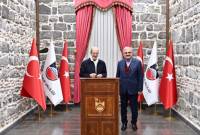 Türkiye Ermeni Katolikleri Ruhani Lideri Başepiskopos Levon Zekiyan'dan, Diyarbakır Valisi'ne ziyaret