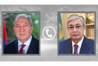 الرئيس الأرميني أرمين سركيسيان يتلقى مكالمة هاتفية مع رئيس كازاخستان قاسم جومارت توكاييف 
الذي يقدّم له وضع البلاد