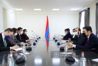Ararat Mirzoyan et les membres de la délégation de l’UE discutent des mesures visant à 
renforcer la sécurité  