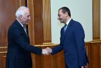 Ermenistan Cumhurbaşkanı ve İtalya'nın Ermenistan Büyükelçisi Dağlık Karabağ sorununun 
barışçıl çözüm sürecine değindi 