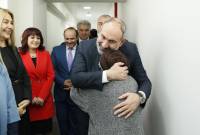 بإطار زيارة العمل لمدينة كيومري رئيس وزراء أرمينيا نيكول باشينيان يتعرّق على أعمال التجديد بمركز 
رعاية المسنين 