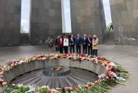 Французские депутаты почтили в мемориальном комплексе память жертв Геноцида армян

