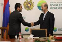 Hakob Simidián examinó con el Ministro de Energía de Irán las perspectivas de profundizar la 
cooperación