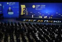 Vahagn Khatchatourian a assisté à la séance plénière du Forum économique international de 
Saint-Pétersbourg
