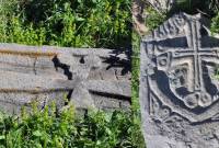 Kars’ta tarihi Ermeni mezarlar, define avcılarının hedefi oldu
