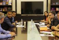 Bakan Yardımcısı Koçaryan, Hindistan'ın Yerevan Büyükelçisi ile Gümrü'de bir müzenin inşa 
etme planını ele aldı