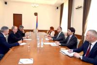 Тигран Хачатрян подчеркнул важность регулярных встреч с представителями АБР

