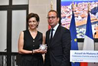 عقيلة رئيس وزراء أرمينيا آنا هاكوبيان تُستضاف بقاعة نيس على هامش زيارتها لفرنسا ونائب البلدية يقول 
أن الأرمن فخر المدينة