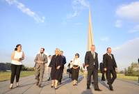 La Ministre fédérale allemande de la Coopération économique visite le Mémorial du génocide 
arménien à Erevan