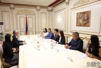 رئيس برلمان أرمينيا آلان سيمونيان يستقبل سفير اليابان بأرمينيا ماسانوري فوكوشيما وبحث التعاون