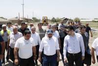 رئيس الوزراء الأرميني نيكول باشينيان يزور مقاطعة أرمافير ويطّلع على المشاريع المنفذة
