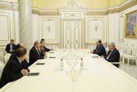 El primer ministro recibió a los representantes de la Asociación Misionera Armenia de América 
(AMAA)