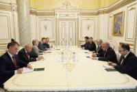 روسيا مهتمة بتطوير شراكة ودية وأخوية مع أرمينيا-وزير النقل الروسي فيتالي سافيليف لرئيس الوزراء 
الأرميني نيكول باشينيان-