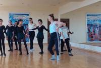 Ֆրանսիայի պարային համույթի մասնագետները «Սեւան» պարային համույթի հետ 
անցկացրել են վարպետաց դասեր
