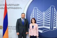 وزير الاقتصاد الأرميني فاهان كيروبيان يستقبل سفيرة سوريا المعينة حديثاً لدى أرمينيا نورا أريسيان