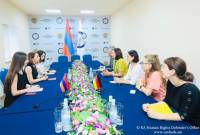 مرصد-المدافعة عن حقوق الإنسان الأرمنية كريستين كريكوريان تستقبل نائب رئيس البوندستاغ الألماني 
كاترين غورينغ إيكاردت     