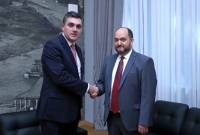 Руководитель аппарата премьер-министра Армении провел встречу с главой МИД Грузии 

