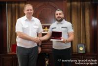Генеральный директор ЗАО «Южно-Кавказская железная дорога» вручил министру ЧС РА 
медаль «Сотрудничество, взаимодействие»