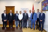 Minister of sports awards gold medals to Armenian chess team for Olympiad success 