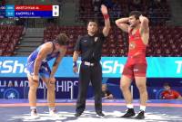 Atletas armenios participan en lucha libre y grecorromana en el mundial juvenil de Bulgaria