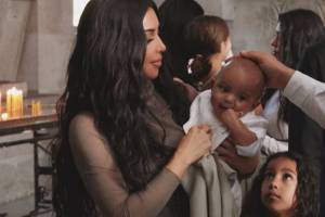 Tu nous a apporté tant de paix : selon Kim Kardashian son fils Psalm ressemble à un Arménien