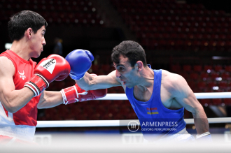 Ukraine’s Yelmir Nabiiev won over Armenia’s Janik Sahakyan in 
the Bantamweight division preliminaries at the EUBC Men’s 
European Boxing Championships in Yerevan