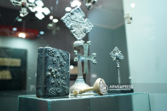 Narek Van Ashughatoyan cross collection 