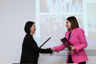 أناهيت
 أفانيسيان وزانا أندرياسيان وقعتا أمراً رسمياً لإدخال
برنامج جديد للتعليم المهني بعد التخرج